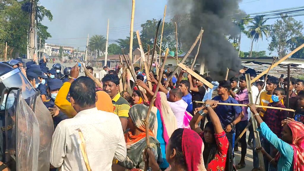 थुनुवाको हिरासतमै मृत्यु , जिप्रकामा ढुंगामुढा, प्रहरीसहित दर्जन बढी घाइते