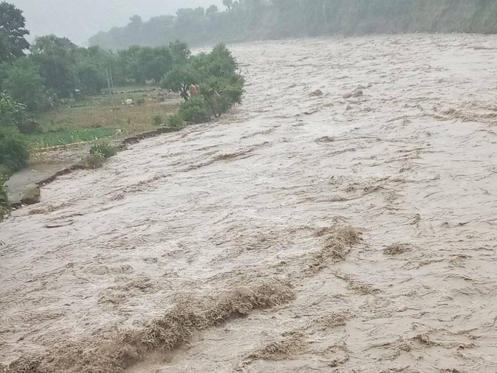 बझाङ बाढीको उच्च जोखिममाः बसपार्क बगायो, विद्युत र सञ्चार सेवा बन्द