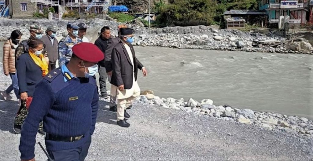 गृहमन्त्री खाँणद्धारा मनाङको क्षति निरीक्षण