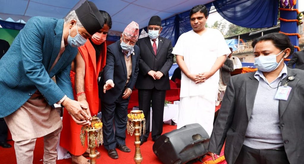 बाबा रामदेवको टिभि च्यानल प्रधानमन्त्री देउवाद्धारा उद्घाटन