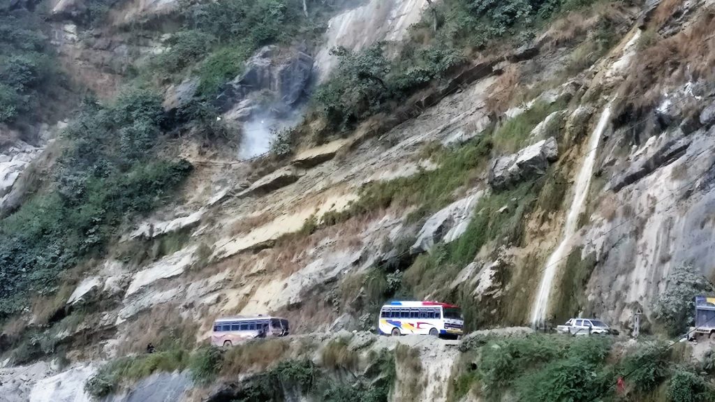 बुटवल–तानसेन सडकमा मंसिर ६ गतेसम्म राति गाडी चलाउन रोक