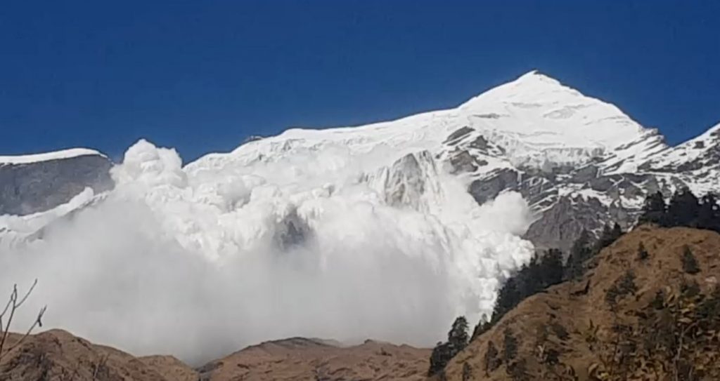 गोरखाको वीरेन्द्र तालमा हिमपहिरो, तल्लो क्षेत्रमा बाढी