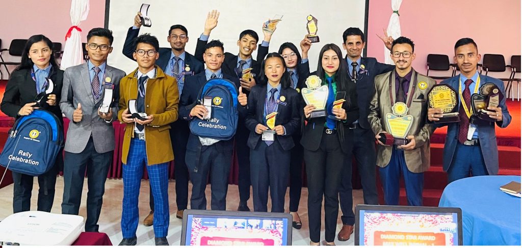 पोखरामा म्याक्सवेलको सम्मेलन, विभिन्न कर्मचारी पुरस्कृत