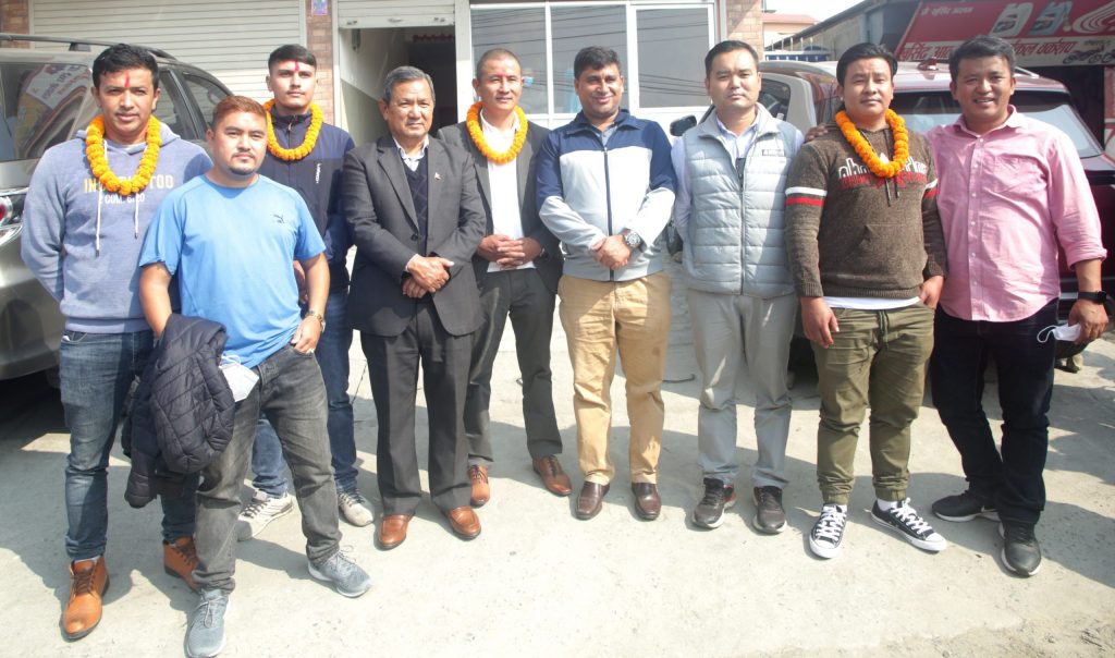 कांग्रेसका युवा भित्र्याउँदै पूर्व मुख्यमन्त्री गुरुङले भने, ‘अब युवाले हस्तक्षेप गर्नुपर्छ’