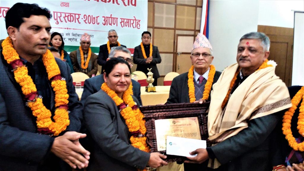 अग्रज पत्रकार हरि बास्तोलालाई युआरएल पत्रकारिता पुरस्कार