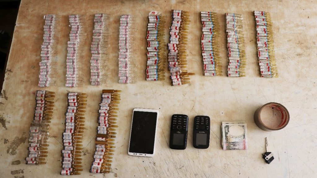 लागुऔषधसहित दुई युवा पक्राऊ