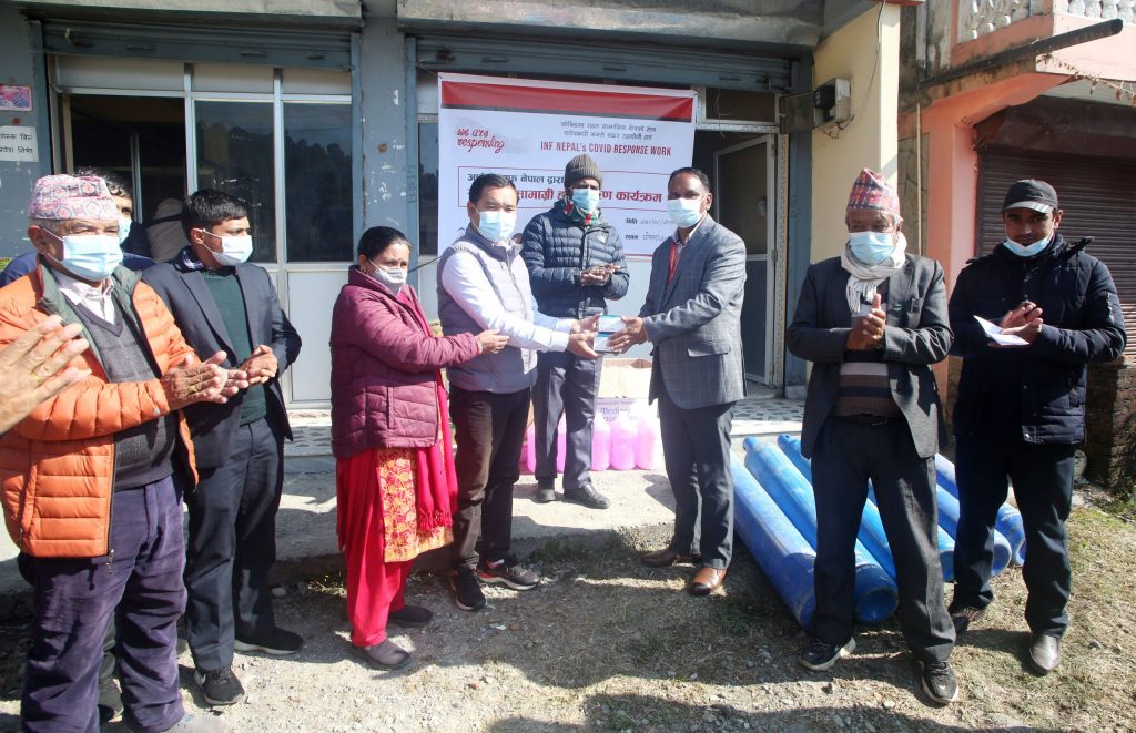 पोखरा वडा २० लाई आई एन एफ नेपालको अक्सिजन सिलिण्डरसहित  स्वास्थ्य सामाग्री
