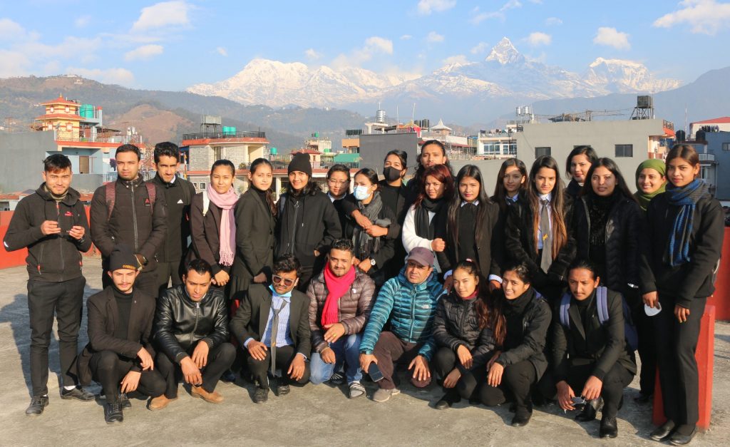 जनप्रिय क्याम्पसका विद्यार्थीद्वारा सञ्चारगृहको अवलोकन