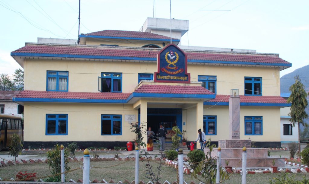 स्याङ्जा: ज्यान मार्नेदेखि चोरी/डकैती र लागूऔषध ओसापसारमा संलग्न १६ जना पक्राउ