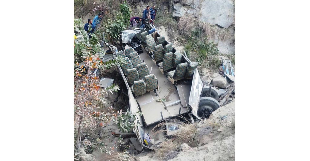 संखुवासभा बस दुर्घटनाः मृतक सबैको सनाखत, चालक र सहचालकको पनि मृत्यु