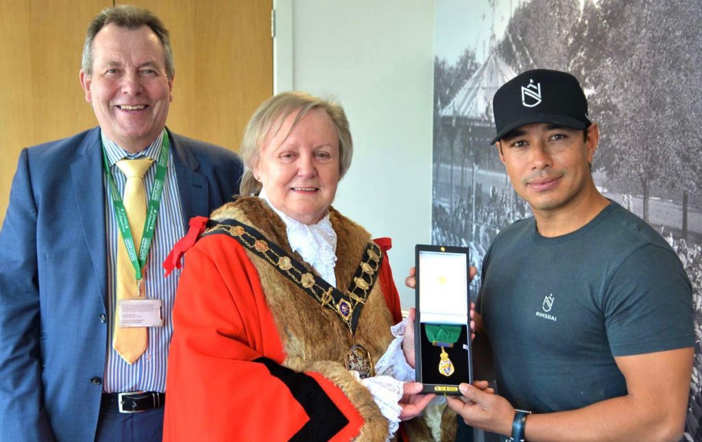 आरोही निर्मल पूर्जालाई बेलायतमा ‘फ्रिडम अफ दि बरो’ उपाधि