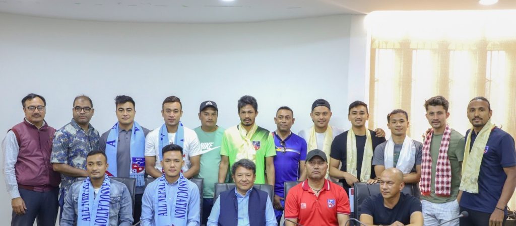 फुटबल खेलाडी संघको अध्यक्षमा विक्रम लामा