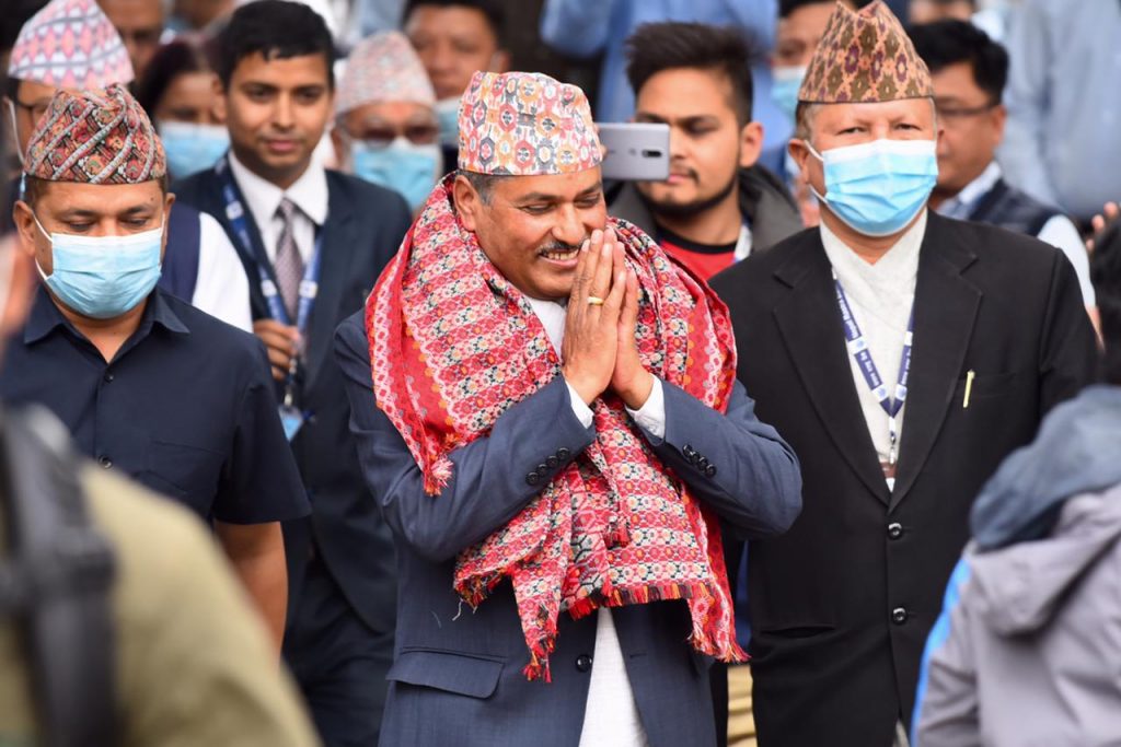 काममा फर्किएपछि गभर्नर अधिकारीले भने : कुनै पूर्वाग्रह नराखी काम गर्छु,