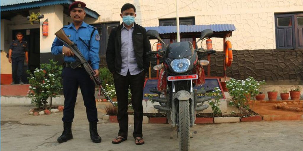 चोरीको मोटरसाइकलसहित वडाध्यक्ष पक्राउ