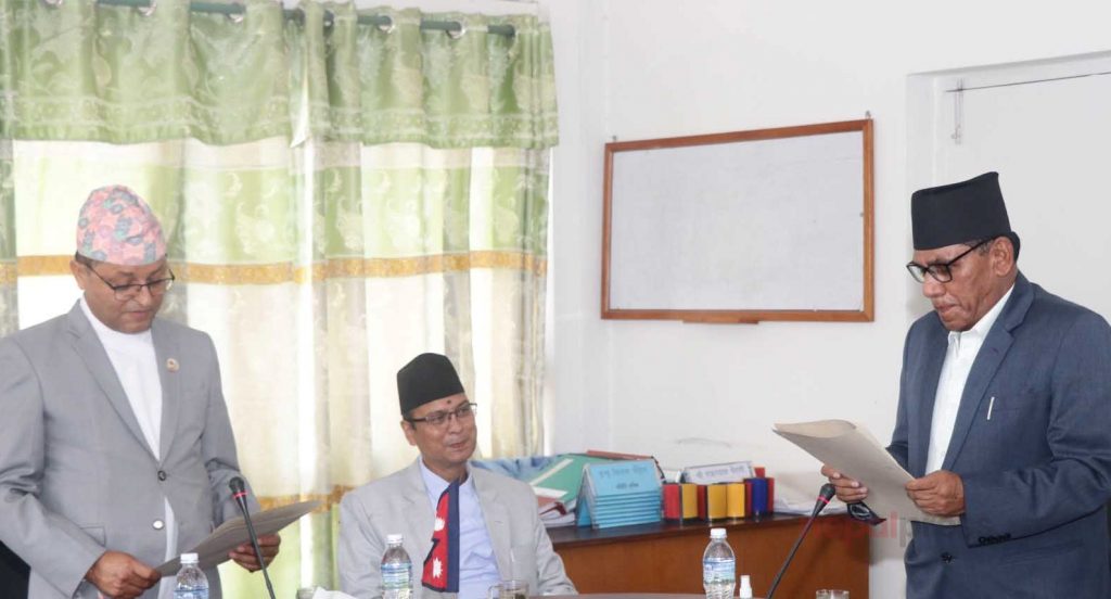 प्रचण्डका भाई नारायण दाहालले लिए राष्ट्रियसभा सदस्यको सपथ