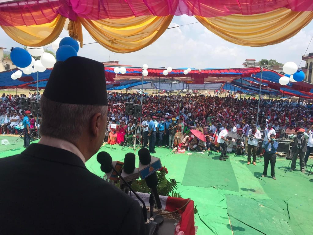 बुटवलवासीलाई देउवाको प्रश्न : ओलीजीको पार्टीलाई जिताएर के गर्नुहुन्छ ?