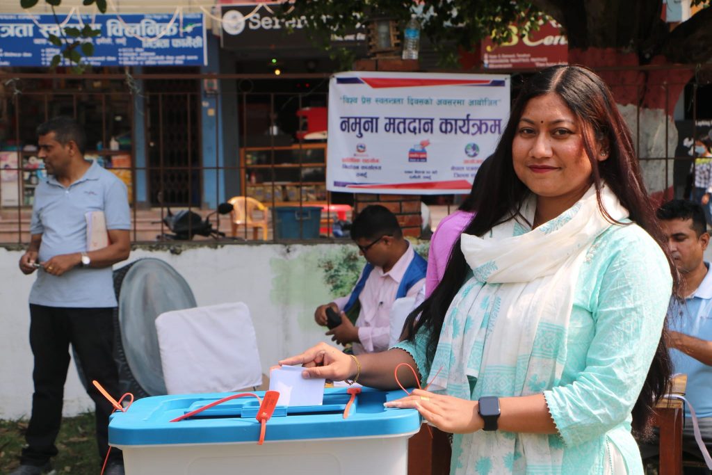 नमूना मतदानमै मत बदर