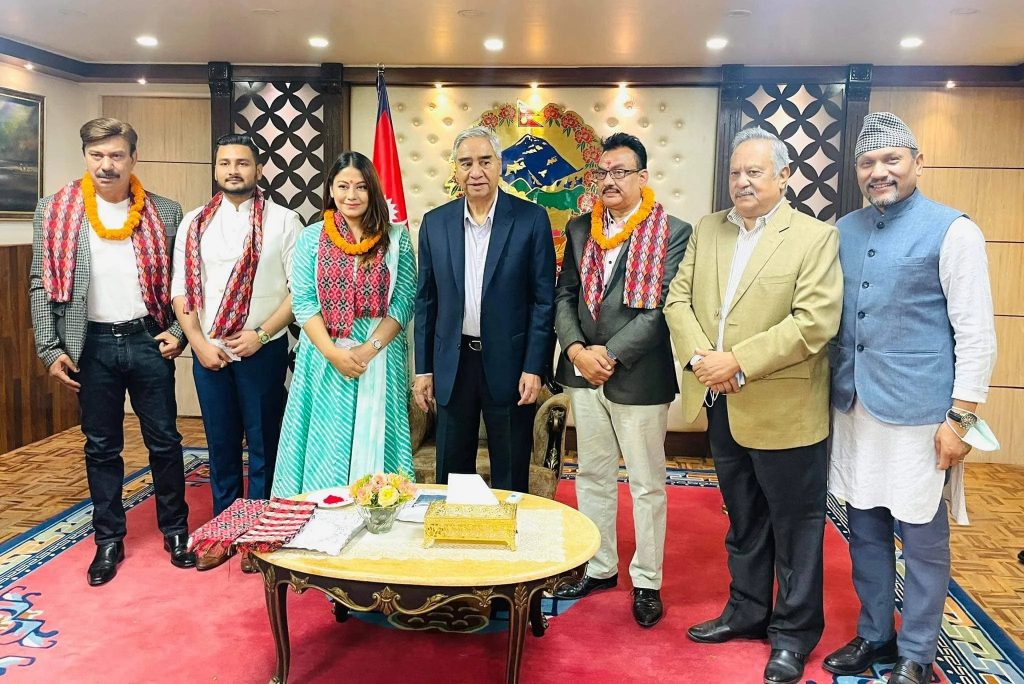 अभिनेता भुवन केसी र नायिका श्वेता खड्का कांग्रेस प्रवेश