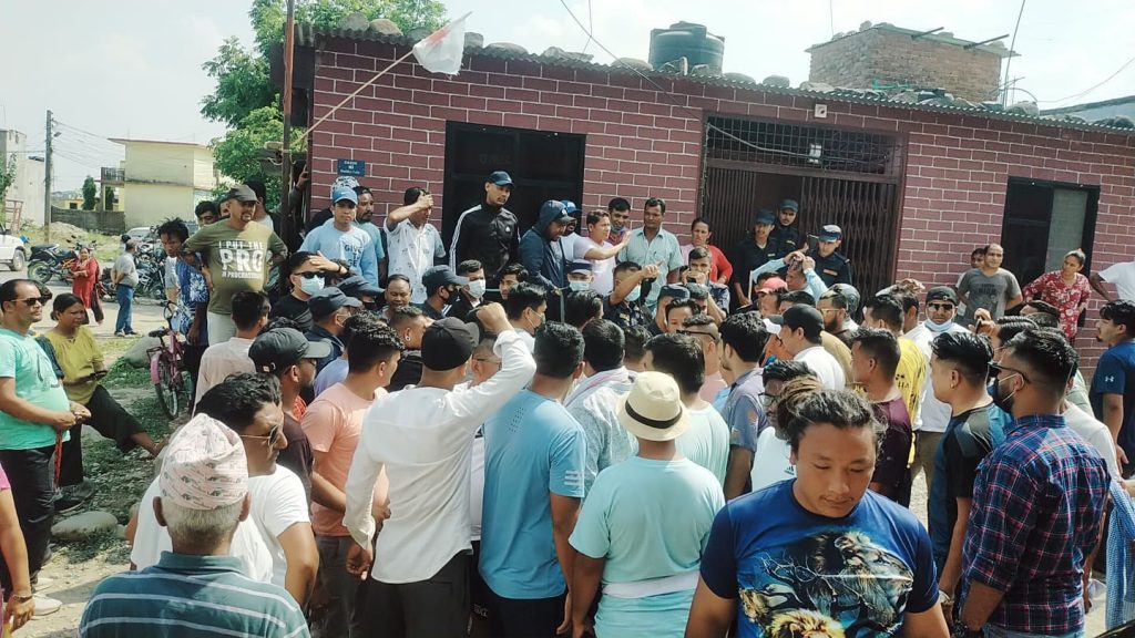 मतदातालई पैसा बाड्न गएको आरोपमा बुटवलका मेयरका उम्मेदवार भट्टराइ श्रीमती प्रहरीको नियन्त्रणमा