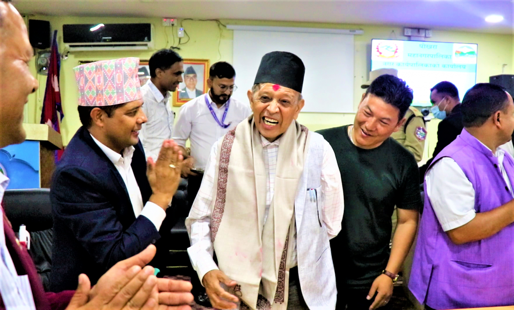 विदाई कार्यक्रममा पोखरा महानगरका मेयर जिसीको मुस्कान !