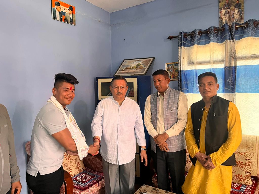 युवा संघ बुटवलका उपाध्यक्ष पुन कांग्रेस प्रवेश, खाणँले गरे स्वागत