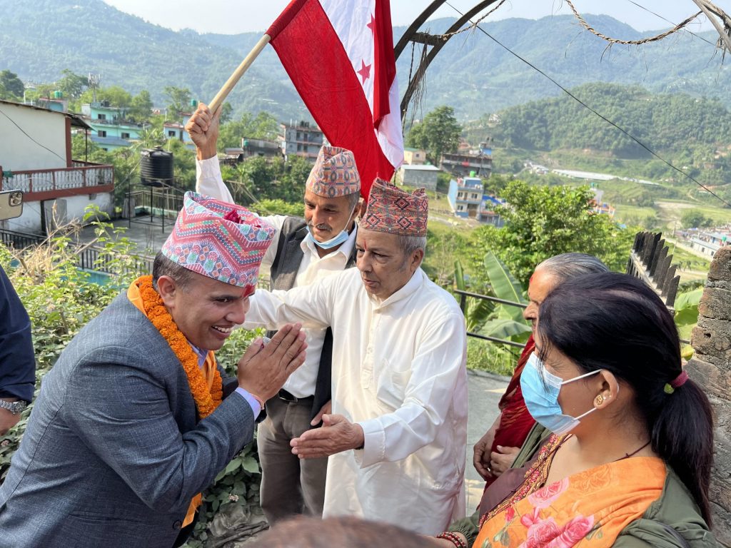 पोखरा १७ मा गठबन्धनको घरदैलोः ‘यो पटक एमालेको गढ भत्किन्छ’