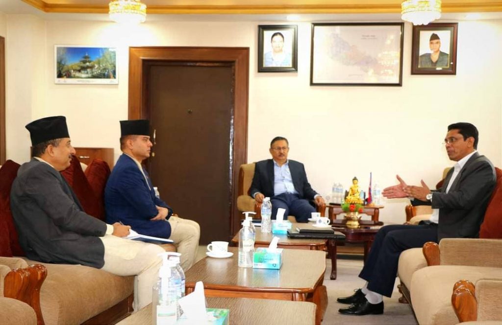 गृहमन्त्री खाण र प्रकाण्डबीच भेट : कार्यकर्ता रिहाइको माग