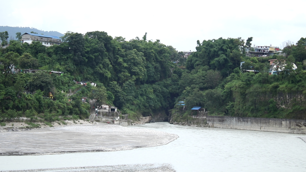 पोखरा सेती नदीमा हाम फालिन किशोरी