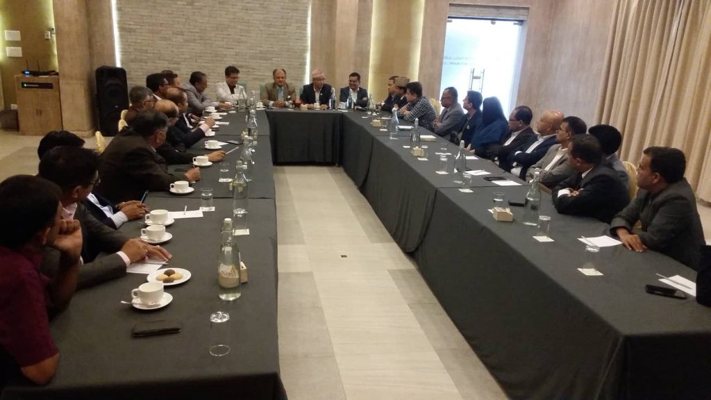 वाणिज्य बैंकका सिइओहरुसंग मेयर आचार्यको छलफल, पोखराको पर्यटन क्षेत्रमा सहजढंगले लगानी आग्रह