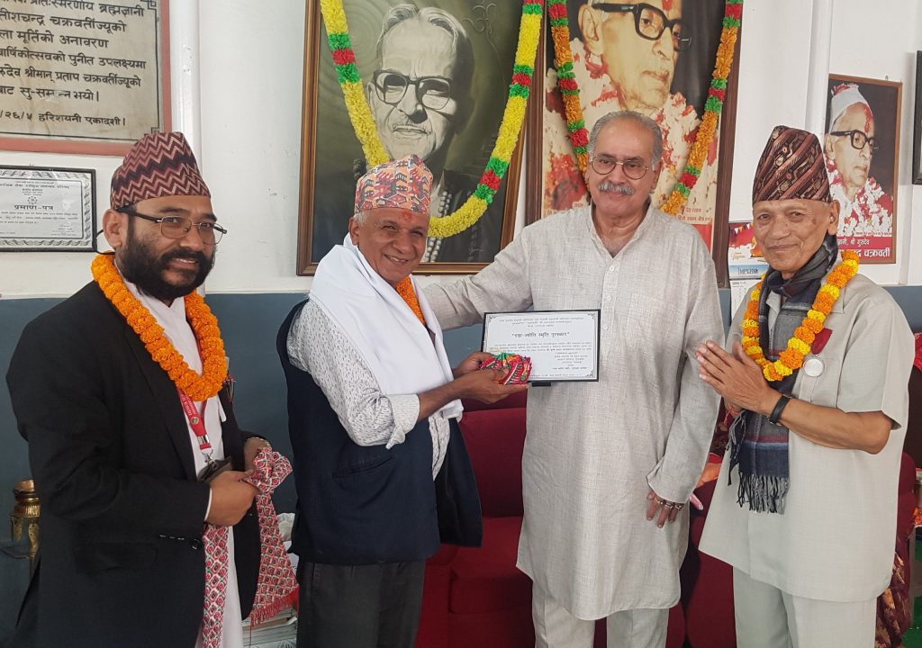 पत्रकार बास्तोला गंगा–ज्योति पुरस्कारबाट सम्मानित