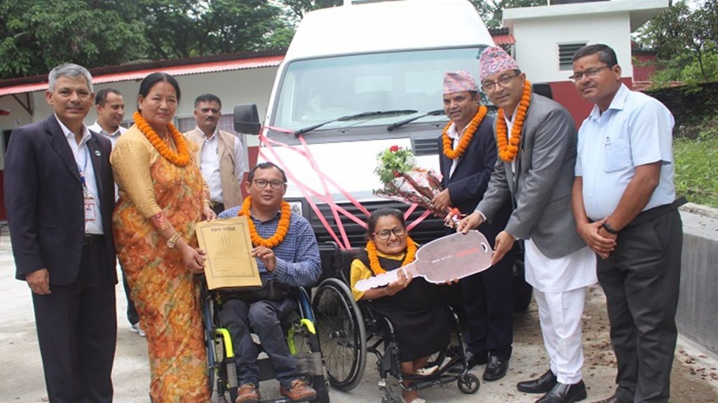 अपांगता भएका व्यक्तिहरुका लागि पोखरा महानगरले दियो छुट्टै गाडी