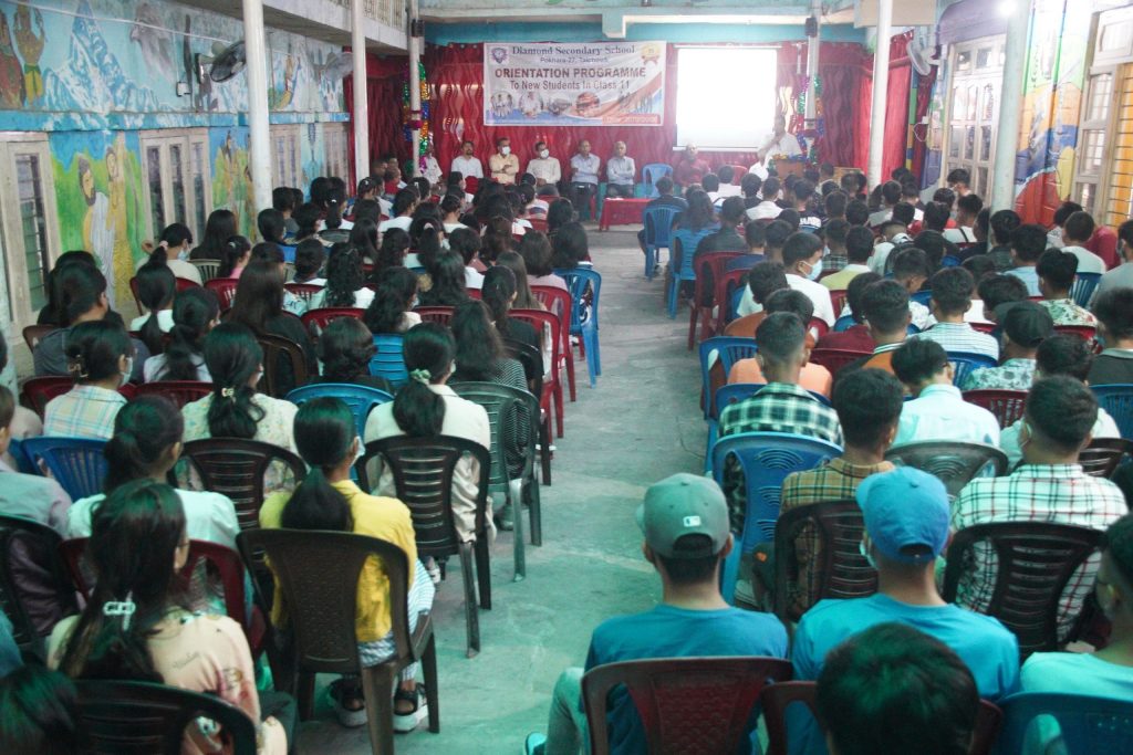 डायमण्ड माविमा कक्षा ११ का विद्यार्थीलाई स्वागत