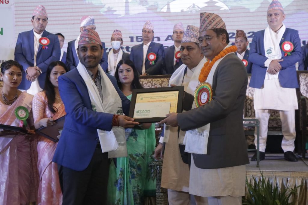 पत्रकार भुसाल टान पत्रकारिता पुरस्कार २०२२ बाट सम्मानित