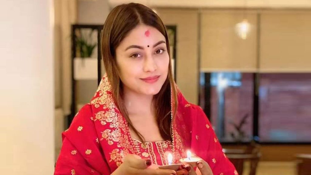 आमा बन्दै अभिनेत्री श्वेता खड्का