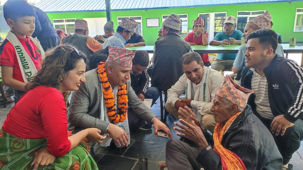 मन्त्री बरालको जन्मदिन ज्येष्ठ नागरिकसँग