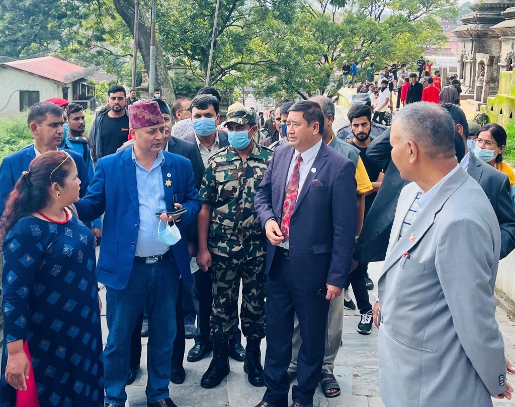 पशुपतिनाथ पुगेर मन्त्री श्रेष्ठले भने ‘सम्पदाको संरक्षण र सरसफाइमा ध्यान पुगेन’