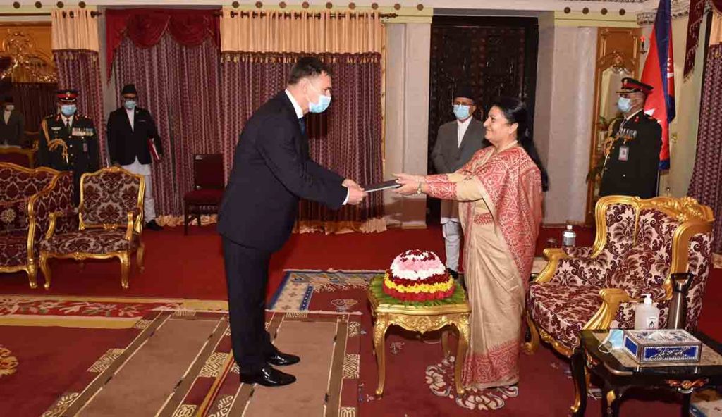 राष्ट्रपति समक्ष साउदी अरेबिया र स्लोभाक गणतन्त्रका राजदूतद्वारा ओहोदाको प्रमाणपत्र पेश