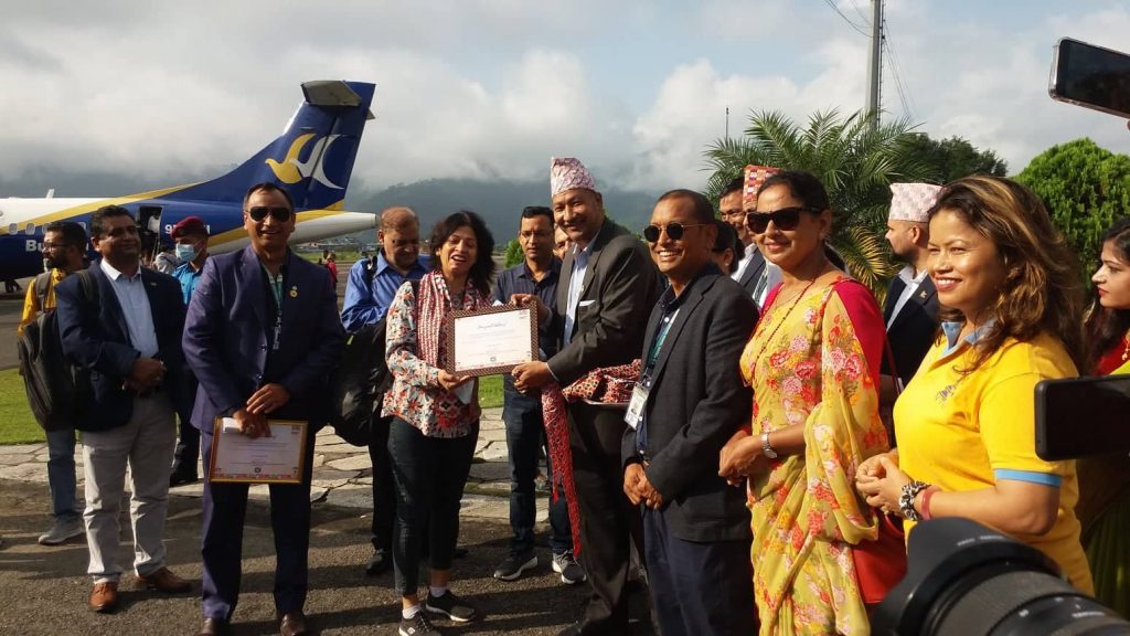 बाजा गाजासहित पोखरा विमानस्थलमा पर्यटकलाई स्वागत (फोटोफिचर)