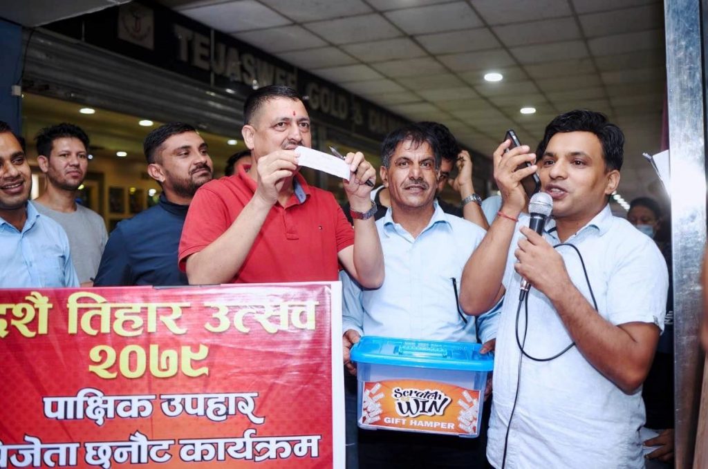 पोखरा ट्रेड मलको ‘नगदै नगदको वर्षा’ उपहार योजनाका पहिलो पाक्षिक विजेता बने आरुश