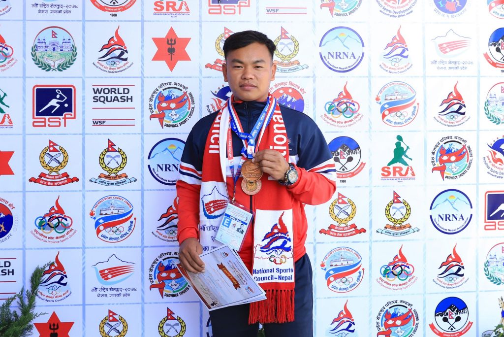 पत्रकार गाहामगरलाई स्क्वासमा पदक