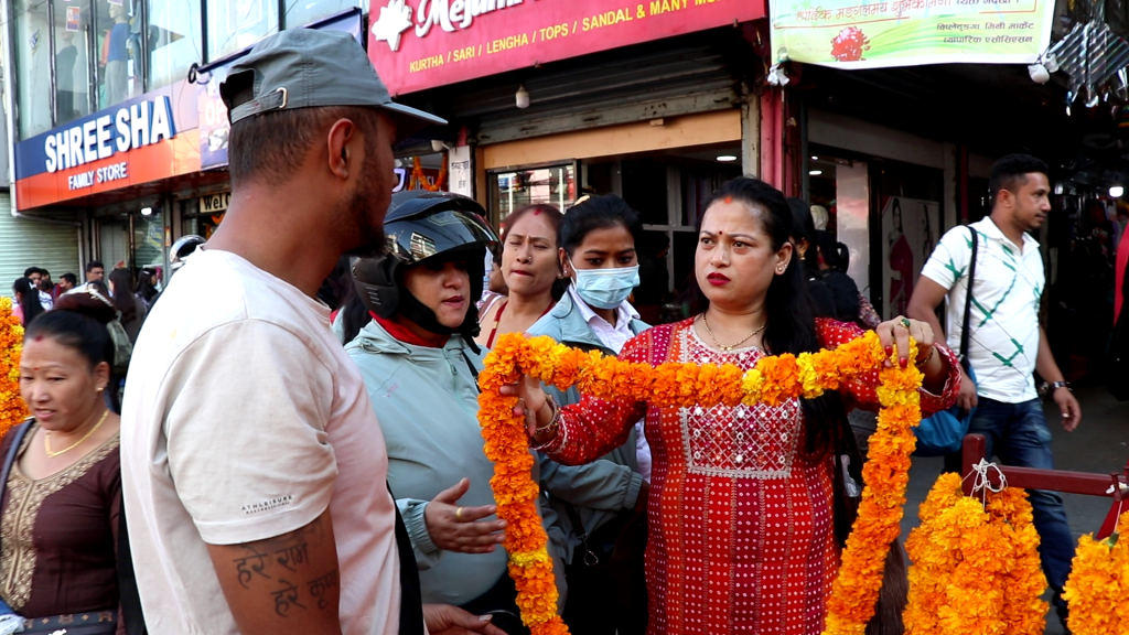 पोखरा बजारमा तिहारको चहलपहल (फोटो फिचर)