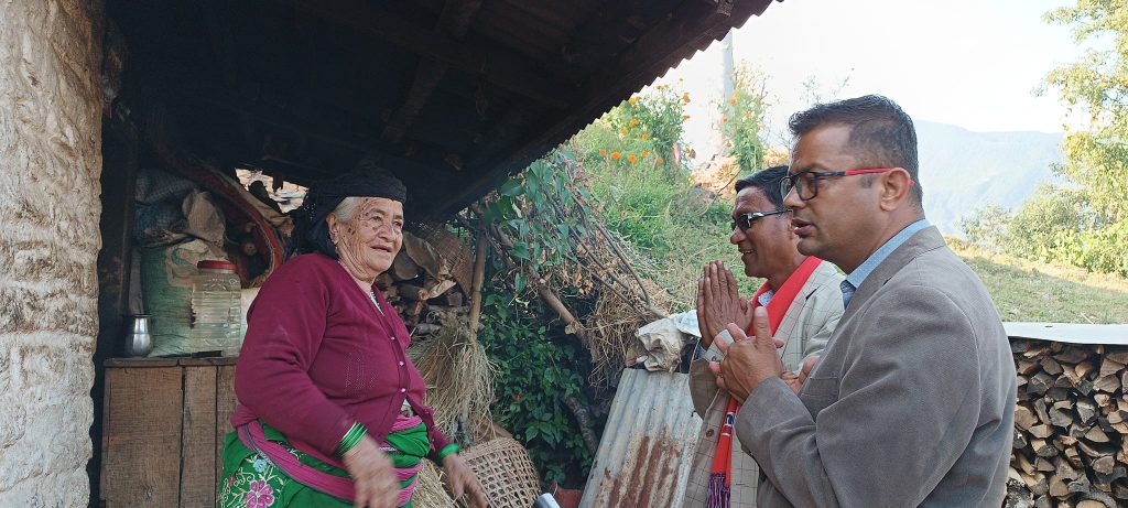 एमाले उम्मेदवारको प्रतिवद्धता : ‘पातीचौर–बाजुङ–क्याङ–लेसपार सडक चुनाव लगत्तै कालोपत्रेको गर्छौ’