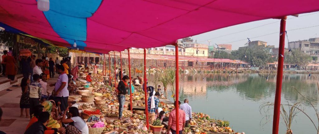 जल र सूर्यको पूजाआराधना गरि मनाइने छठ पर्व सुरु