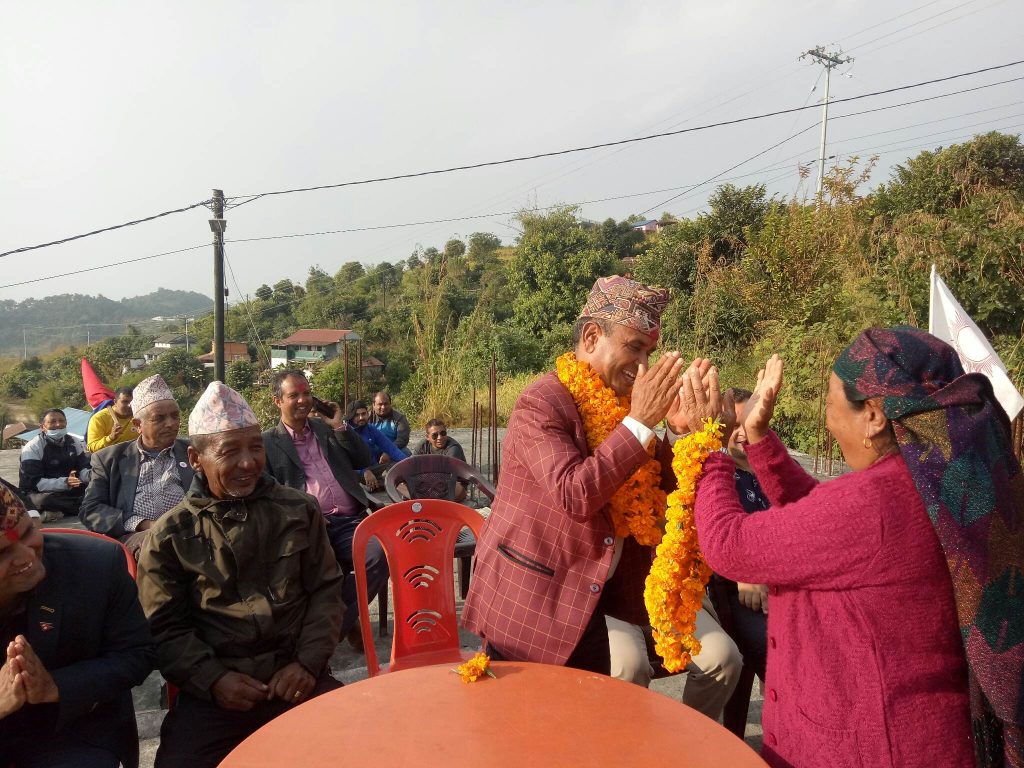 भरतपोखरीमा एमाले उम्मेदवार कार्कीको घरदैलो