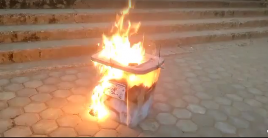 नवलपुरको देवचुलीमा मतपेटिकामा एसिड प्रहार, एक जना पक्राउ