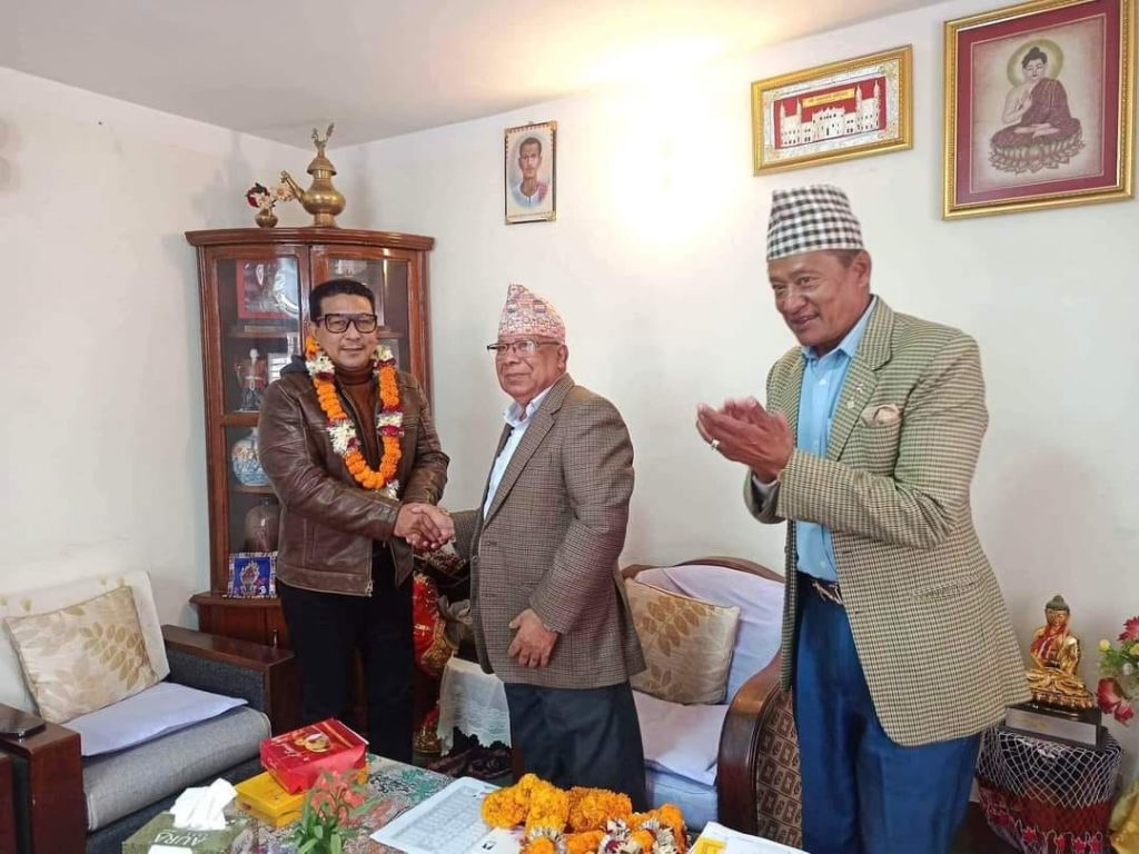 दीपक मनाङे ए.समाजवादीमा प्रवेश