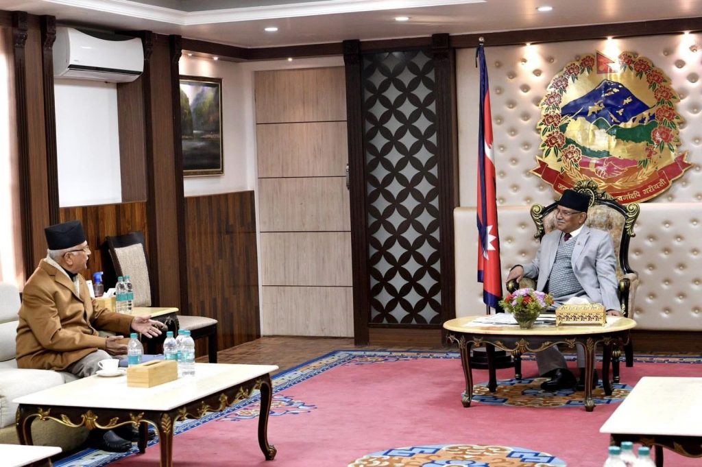 बालुवाटारमा प्रम दाहाल र एमाले अध्यक्ष ओलीबीच भेट