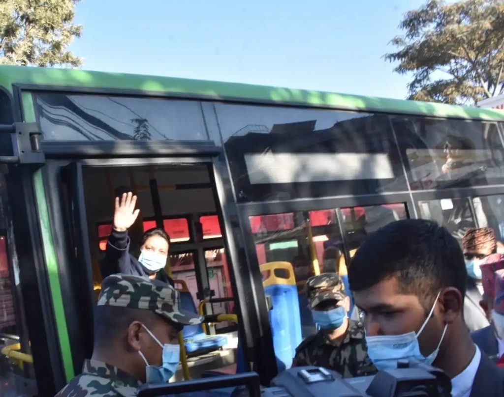 राष्ट्रपति भण्डारी साझाको बिजुली बसमा सरर