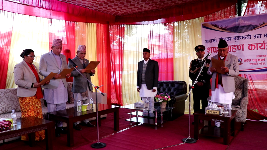 गण्डकीका नवनियुक्त मुख्यमन्त्री अधिकारीसहित ४ मन्त्रीले लिए शपथ