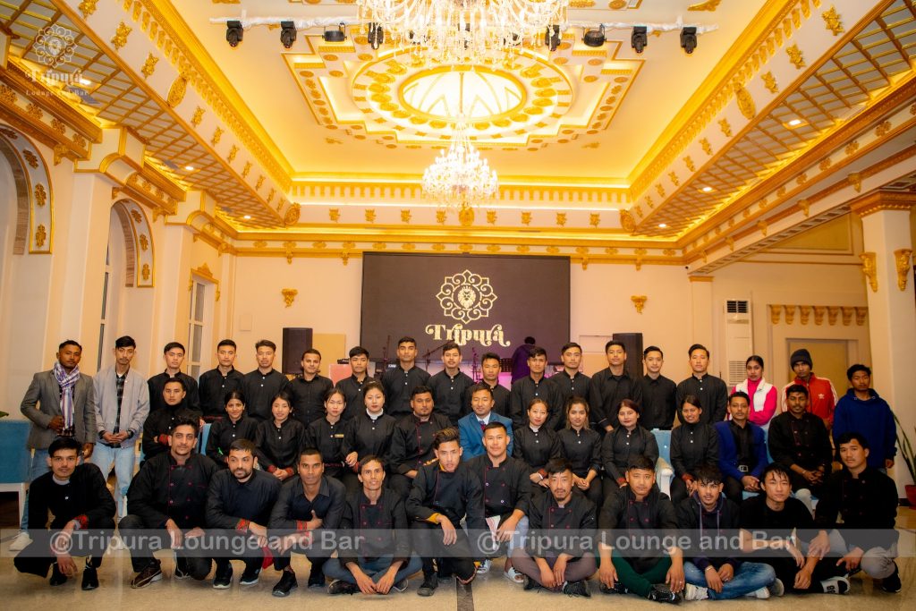 पोखरामा खुल्यो त्रिपुरा लाउन्ज एण्ड बार : चाँदीको थालमा चाँदीकै चम्चाले खान पाइने